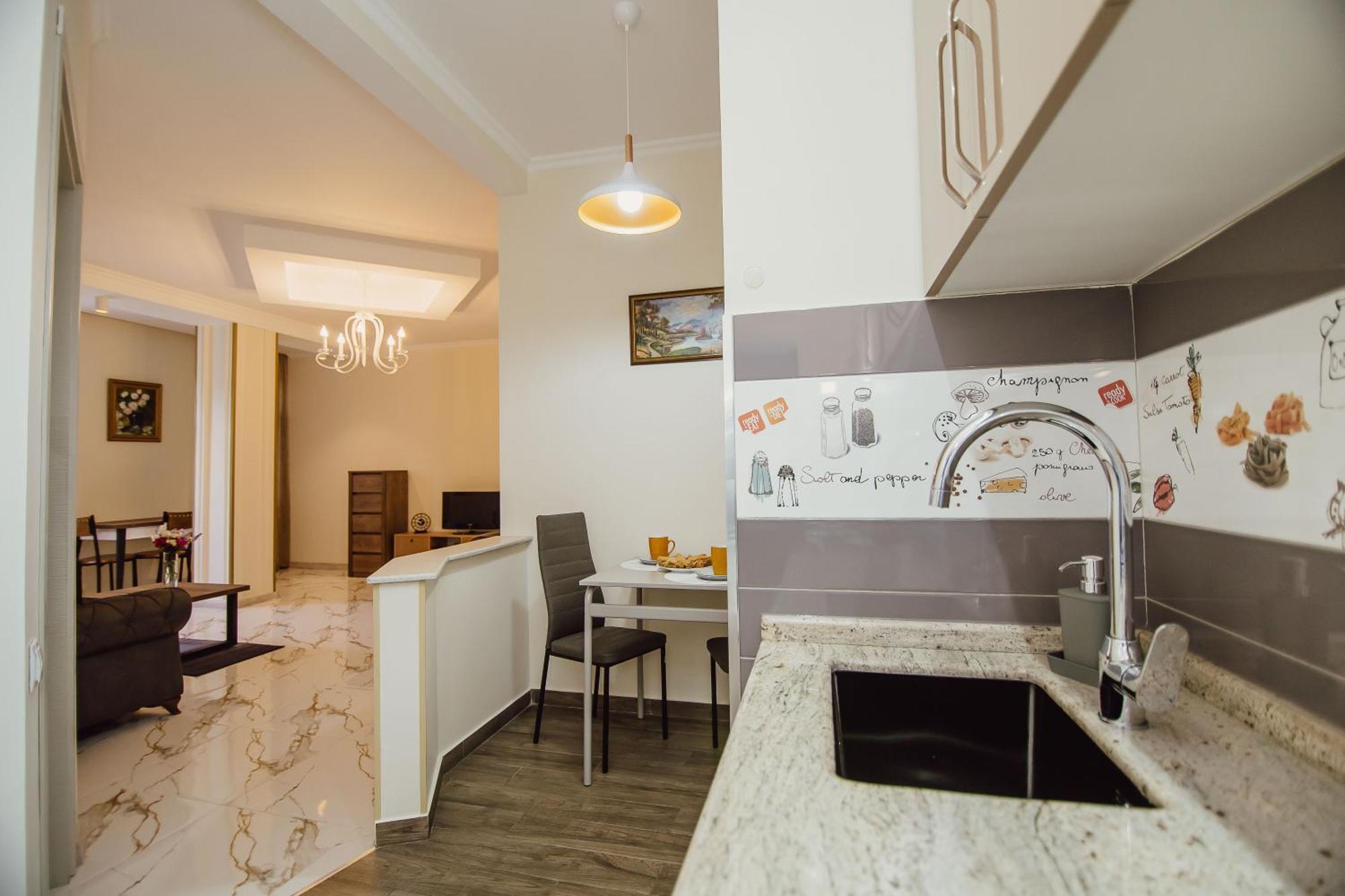 Ekaterine'S Apartments 巴统 外观 照片