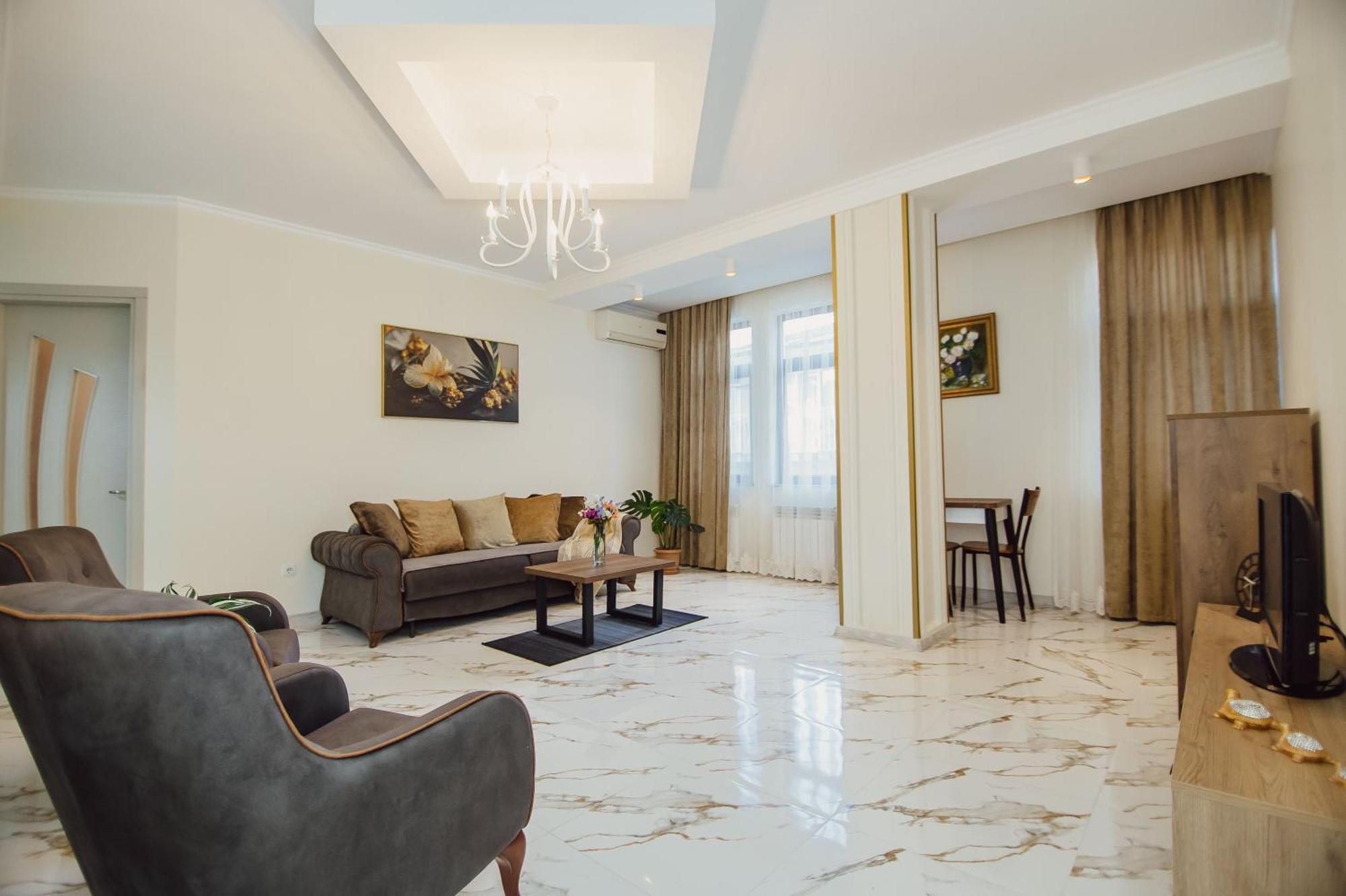Ekaterine'S Apartments 巴统 外观 照片